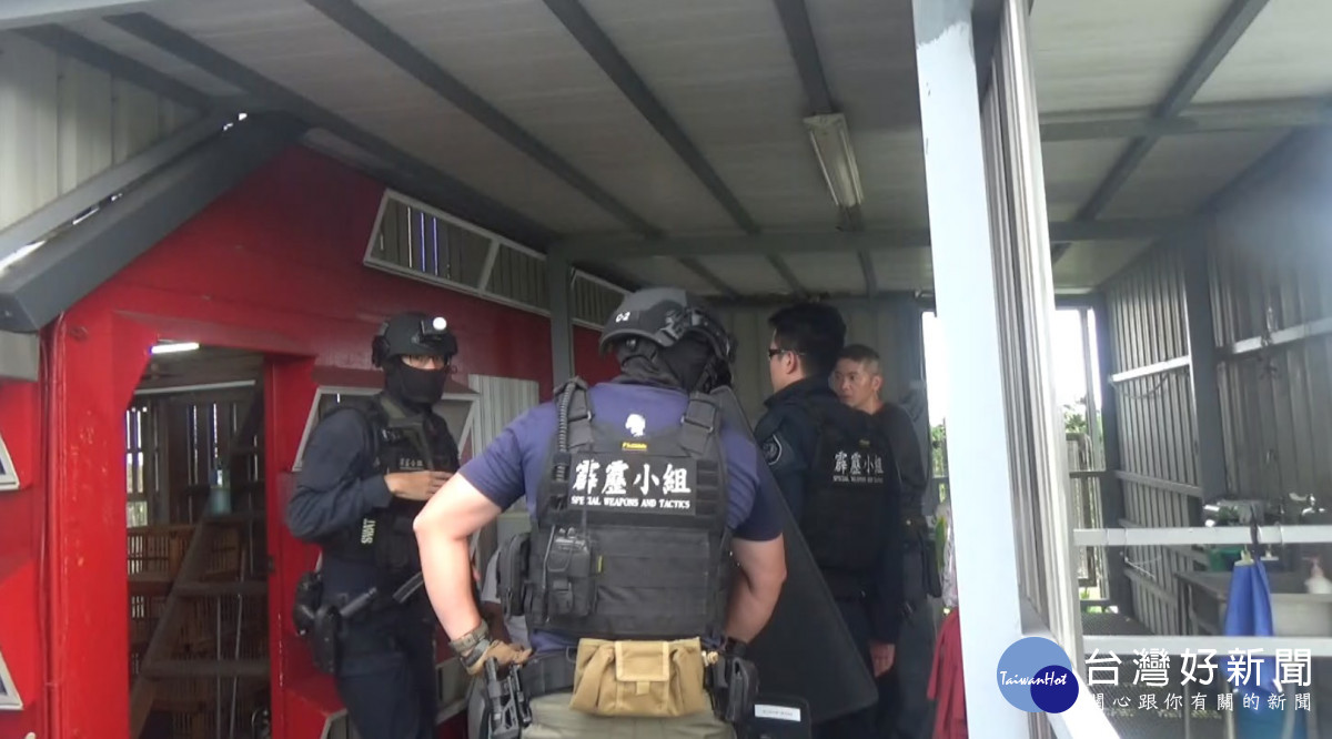 雲(yún)林縣34歲徐男遭拘禁後凌虐致死棄屍斗南汽車旅館，檢警到屏東縣內(nèi)埔鄉(xiāng)鴿舍攻堅(jiān)，逮捕共犯到案／雲(yún)林地檢署提供